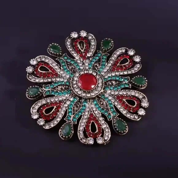 Vintage Baroque Queen Crystal Elegant Brooch - Picture 5 of 13